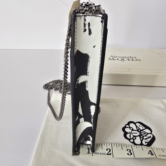 Alexander McQueen Skull Leather Phone-Case-On-Chain Black & White - Picture 8 of 10